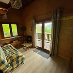 Entier, Vue Panoramique, Ruisseau Et Sauna. Alpehytte