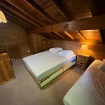 Entier, Vue Panoramique, Ruisseau Et Sauna. *