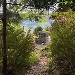 Entier, Vue Panoramique, Ruisseau Et Sauna.