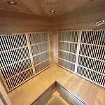 Entier, Vue Panoramique, Ruisseau Et Sauna. *