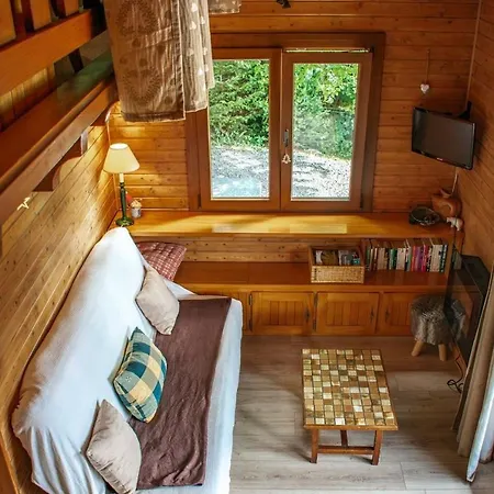 Entier, Vue Panoramique, Ruisseau Et Sauna. *