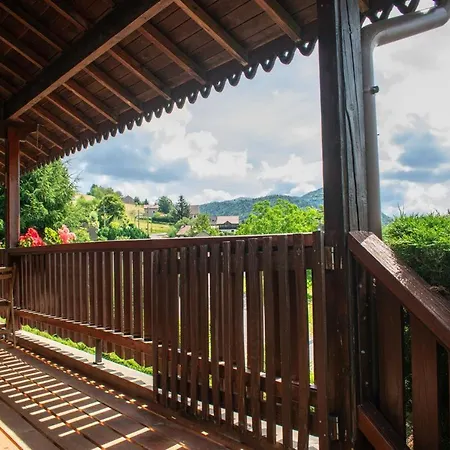 Entier, Vue Panoramique, Ruisseau Et Sauna.
