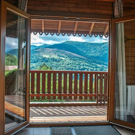 Entier, Vue Panoramique, Ruisseau Et Sauna.