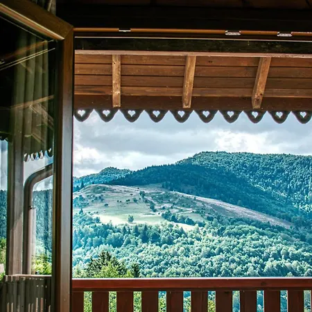 Entier, Vue Panoramique, Ruisseau Et Sauna. Σαλέ