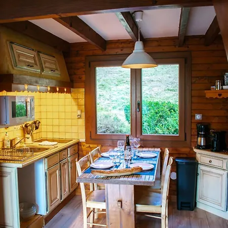 Entier, Vue Panoramique, Ruisseau Et Sauna. *