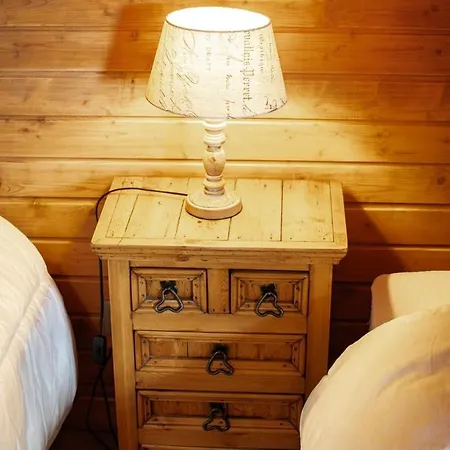 Entier, Vue Panoramique, Ruisseau Et Sauna.
